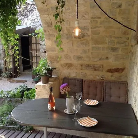 Charming In The Heart Of Dom wakacyjny
